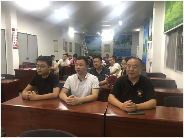 市金控公司組織觀看144期《脫貧致富電視夜?！饭?jié)目